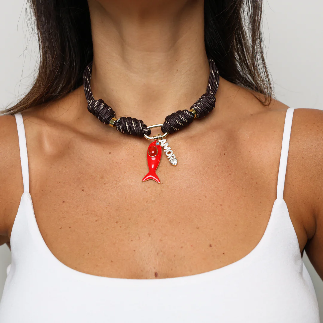 POP UPS X HANNAH B BOAT ROPE ESPRESSO NECKLACE WITH RED ENAMEL FISH & AMORE - Image 4